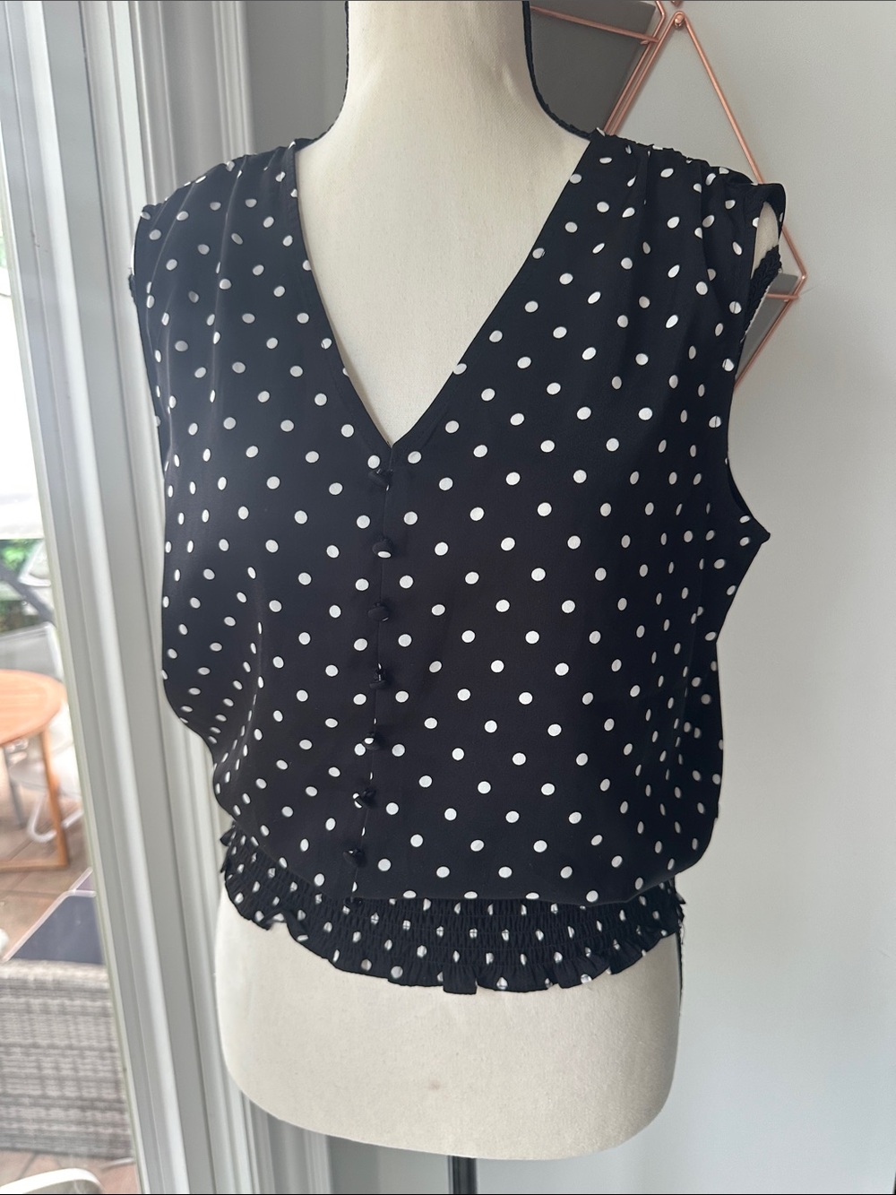 PHILOSOPHY Polka Dot V-Neck Sleeveless Top Blouse Cami V-Neck Black/White Small